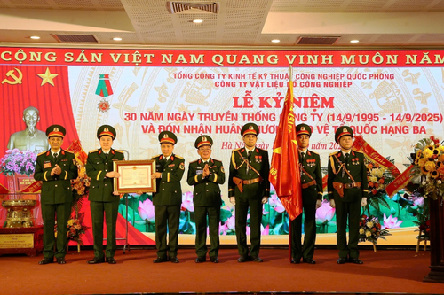 Công ty Vật liệu nổ Công nghiệp kỷ niệm 30 năm Ngày truyền thống và đón nhận Huân chương Bảo vệ Tổ quốc hạng Ba