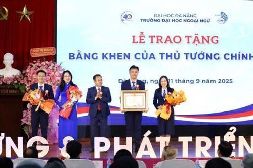 Trường Đại học Ngoại ngữ Đà Nẵng kỷ niệm 40 năm thành lập, đón nhận Bằng khen của Thủ tướng Chính phủ