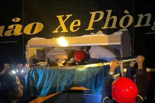 Kịp thời giải cứu 12 người mắc kẹt trong vụ tai nạn ở Đà Nẵng