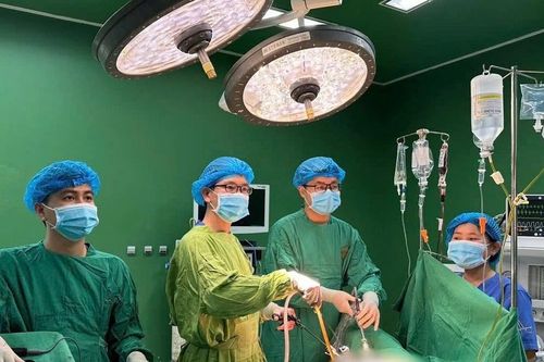 Nam sinh lớp 7 ở Gia Lai bị bạn cầm dao đâm thấu ngực