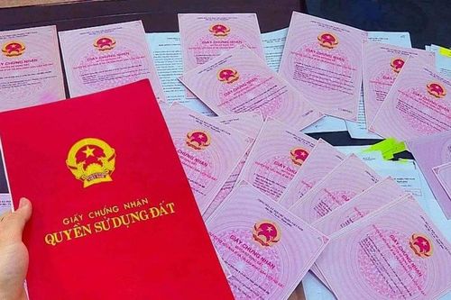 Rủi ro pháp lý rình rập, nguy cơ mất trắng khi nhờ đứng tên sổ đỏ