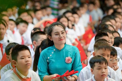 Tăng lương, điều chỉnh phụ cấp: Ấm lòng đội ngũ nhà giáo