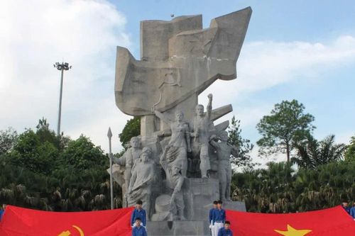 Khí phách Xô viết vang vọng mùa thu quê hương