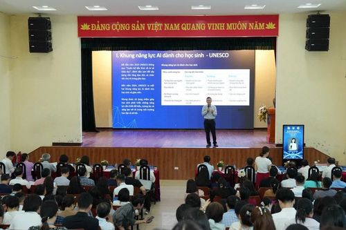 Thúc đẩy đổi mới giáo dục phổ thông theo hướng hiện đại và nhân văn