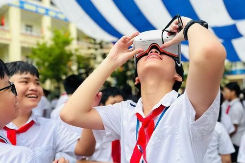 Học sinh hào hứng với Ngày hội STEM–AI–Robotics