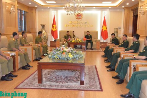 Thiếu tướng Võ Tiến Nghị tiếp xã giao đoàn công tác của Cục Quản lý xuất, nhập cảnh, Tổng cục An ninh Lào