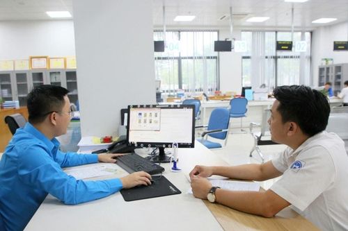Phấn đấu hết năm 2025 có 40% dân số trưởng thành sử dụng dịch vụ công trực tuyến