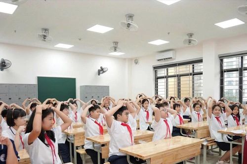 Nan giải bài toán sĩ số học sinh/lớp vượt quy định