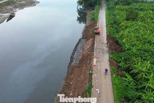Tuyến đê ở Hà Nội sạt lở, nứt toác nhiều vị trí