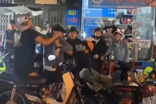 'Giật cô hồn' biến thành ẩu đả, đôi nam nữ bị đánh hội đồng