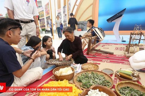 Trải nghiệm thú vị tại gian trưng bày tỉnh Hưng Yên