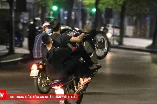 Khi thanh, thiếu niên hóa 'quái xế'