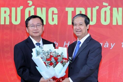 Bộ trưởng GD-ĐT trao quyết định công nhận Hiệu trưởng trường Đại học Nha Trang