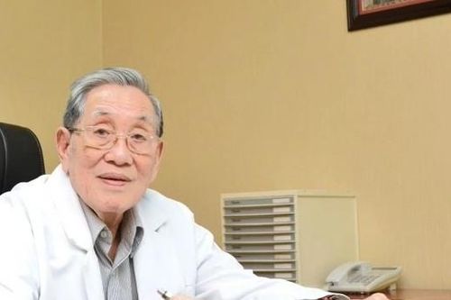 Bác sĩ 91 tuổi là người thứ 4 ở Việt Nam nhận giải thưởng Cống hiến trọn đời