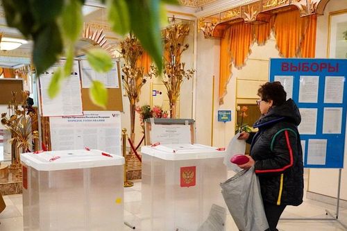 Cử tri Nga bầu người đứng đầu thành phố và cơ quan lập pháp khu vực