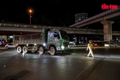 Hà Nội siết kỷ cương giao thông: Xử phạt nặng xe che biển, độ đèn