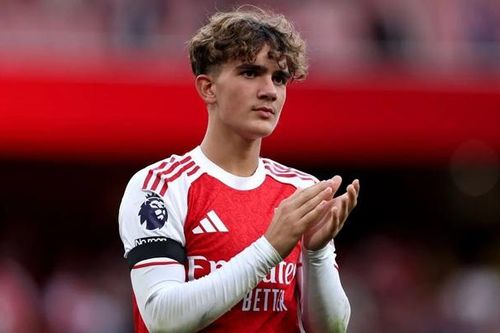 Thần đồng 15 tuổi của Arsenal được ca ngợi hết lời