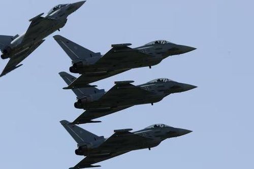 Vụ UAV bay vào Ba Lan: Ông Trump nói không hài lòng, NATO cấp tốc củng cố sườn Đông