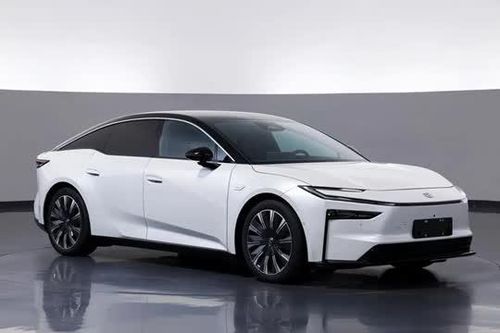 Toyota hé lộ xe sedan hoàn toàn mới: Dài hơn 5,1 mét, công suất 278 mã lực