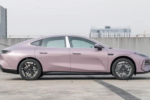 Xe sedan trang bị ấn tượng, giá từ 600 triệu đồng