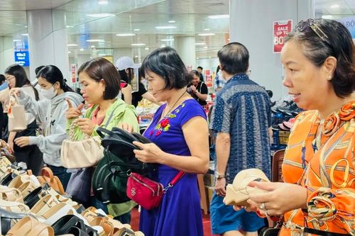 TPHCM định hướng quyết tâm trở thành trung tâm dịch vụ cao cấp của khu vực