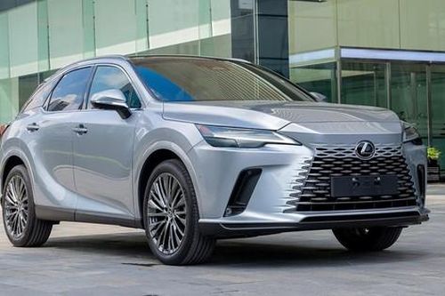 Doanh số ô tô sụt giảm do tâm lý kiêng kị tháng Ngâu