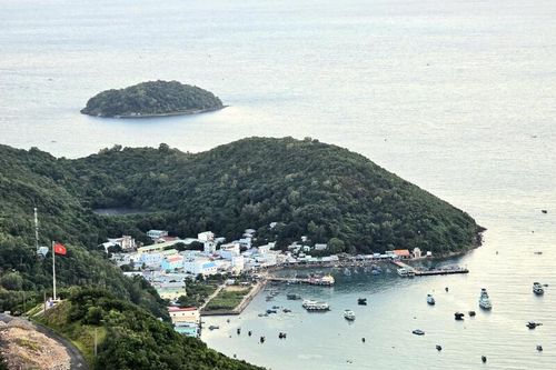Tiếp thêm 'sức mạnh' cho quân và dân đảo Nam Du và Hòn Đốc