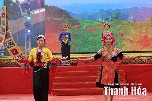 Bảo tồn trang phục truyền thống các dân tộc