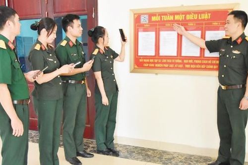 Học chính trị thuận tiện với thư viện số