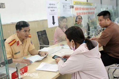 TIẾN TỚI ĐẠI HỘI ĐẠI BIỂU ĐẢNG BỘ TỈNH ĐỒNG NAI LẦN THỨ I, NHIỆM KỲ 2025-2030 VÀ ĐẠI HỘI XIV CỦA ĐẢNG Không ngừng cải thiện chất lượng phục vụ người dân