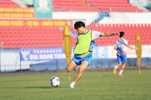 Sôi nổi các trận cuối tuần của bóng đá Việt Nam