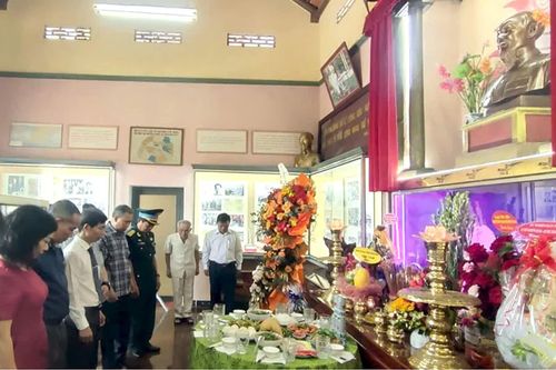 Phường Nam Nha Trang tổ chức Lễ giỗ Chủ tịch Hồ Chí Minh lần thứ 56