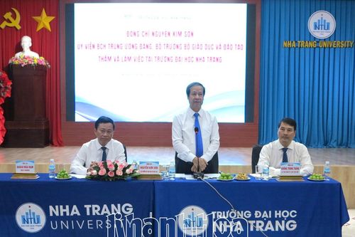 Bộ trưởng Bộ Giáo dục và Đào tạo Nguyễn Kim Sơn làm việc với Trường Đại học Nha Trang