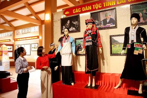 Giữ 'hồn' dân tộc qua từng hiện vật