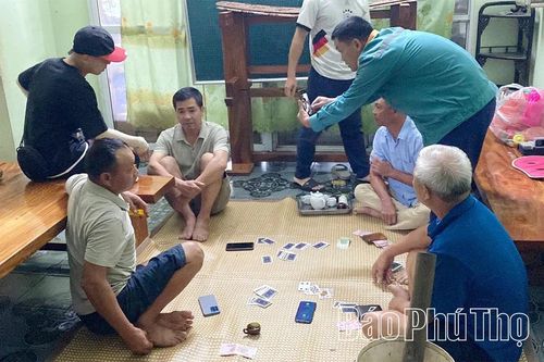 Công an xã Lạc Sơn: Bắt quả tang 4 đối tượng đánh 'phỏm' ăn tiền