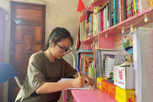 Cô học trò nghèo cần được tiếp sức