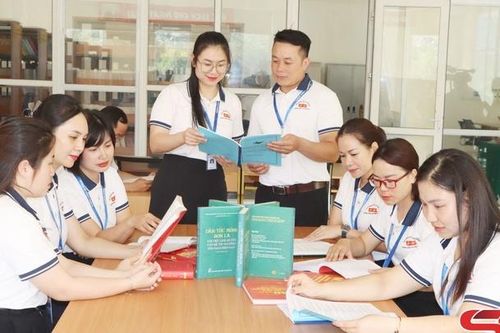 Đẩy mạnh nghiên cứu khoa học gắn lý luận với thực tiễn
