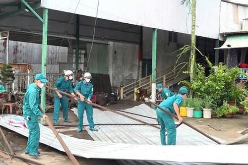 37 căn nhà bị sập, tốc mái do dông lốc ở An Giang