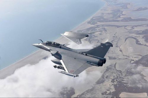 Pháp triển khai máy bay chiến đấu Rafale tới Ba Lan