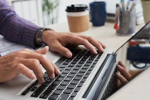 Điểm mặt 4 mẫu laptop dưới 10 triệu 'ngon - bổ - rẻ' cho sinh viên