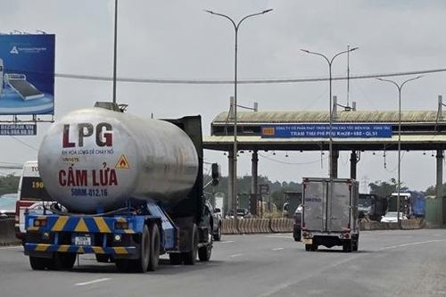 Trạm thu phí ngừng hoạt động chưa tháo dỡ, tiềm ẩn nhiều rủi ro