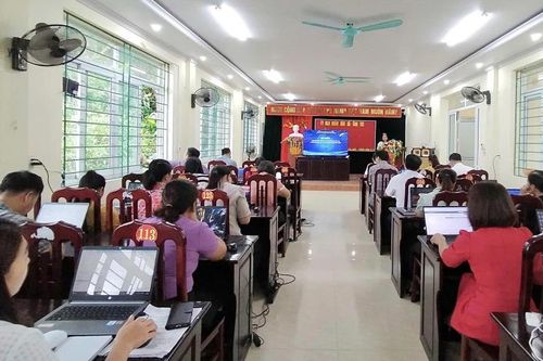 35 cán bộ, công chức xã Tĩnh Túc được bồi dưỡng kỹ năng số
