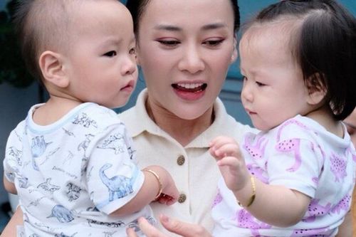Cảnh nhập học mẫu giáo của cặp song sinh đình đám nhà Phương Oanh - Shark Bình: Đi hoành tráng, về mắt sưng