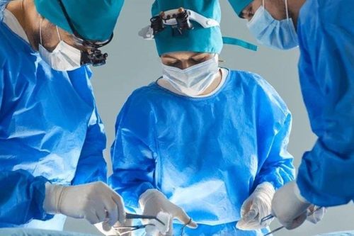 Món quà sinh nhật biến thành bi kịch: Bà mẹ trẻ Brazil tử vong sau ca nâng mông