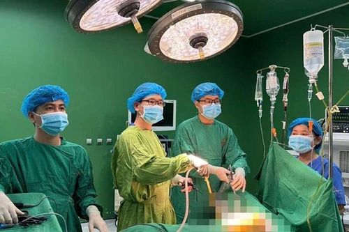 Gia Lai: Nam sinh trường THCS Ngô Quyền bị bạn đâm thấu ngực ngay tại trường - là hàng xóm, mâu thuẫn từ nhà