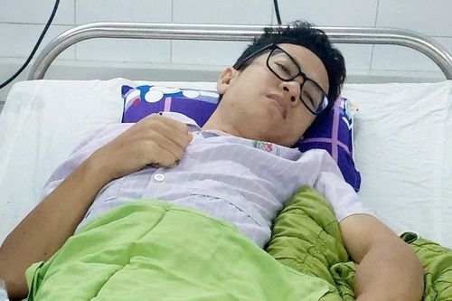 Bác sĩ từ chối phố thị về miền núi cứu người nghèo nay nằm viện chờ ghép thận