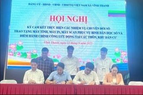 Xã Vĩnh Thanh ký cam kết về thực hiện chuyển đổi số