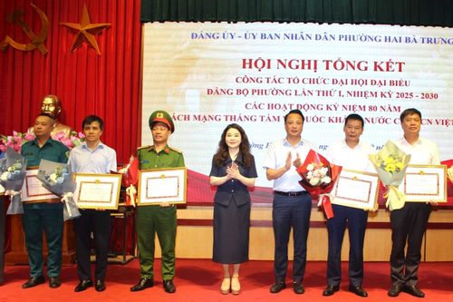 Phường Hai Bà Trưng: Khen thưởng tập thể, cá nhân có thành tích trong tổ chức Đại hội Đảng bộ phường và hoạt động A80