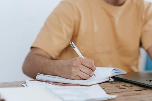 Bài học từ cựu luật sư nghỉ hưu sớm: Hối tiếc vì 3 sai lầm tuổi trẻ