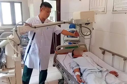 Bệnh xá đảo Trường Sa cấp cứu nhiều bệnh nhân nặng